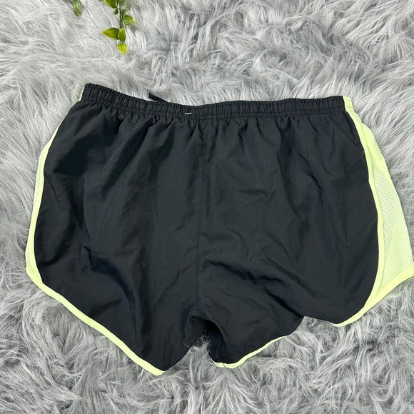 Nike Womens Black and Green Running Short - Picture 2 of 3